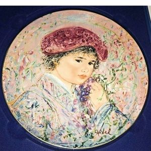 Lovely New Edna Hibel Plate Le Marquis Maurice Pierre #4477 of 12,750
